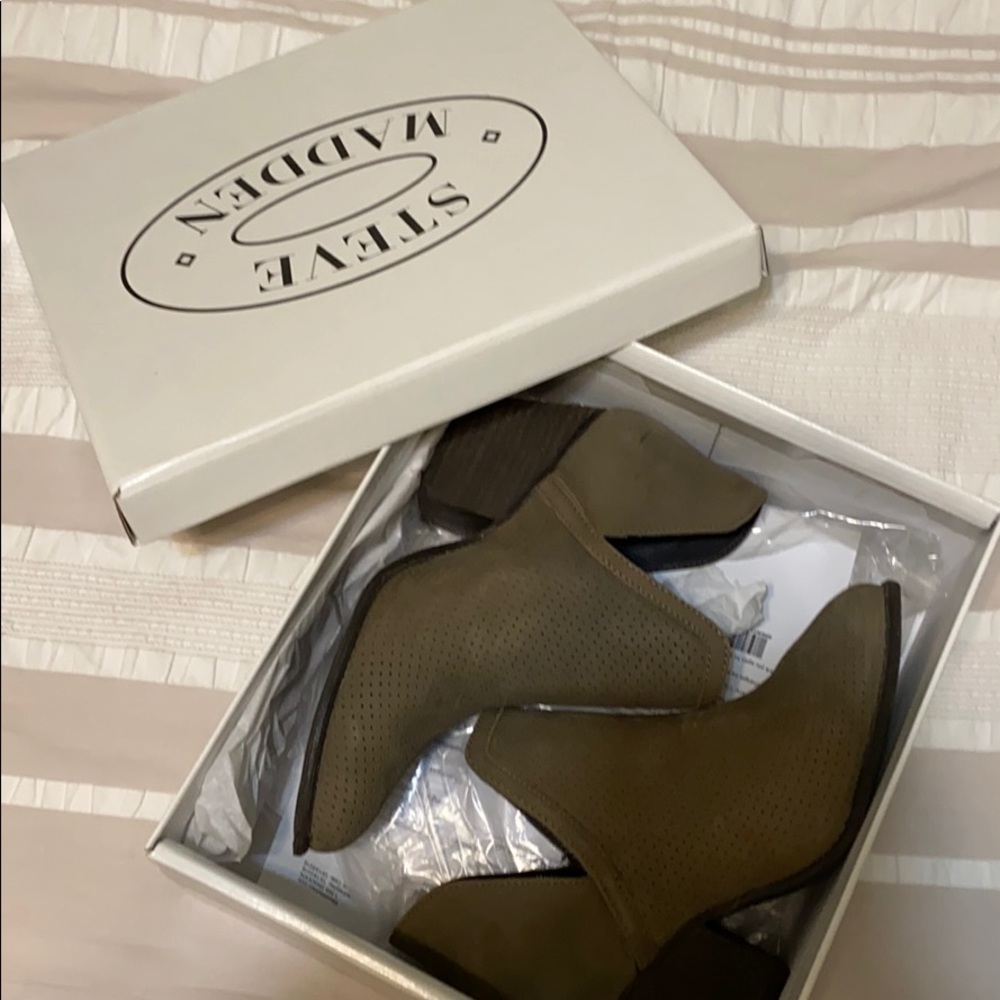 Steve Madden Taupe Booties